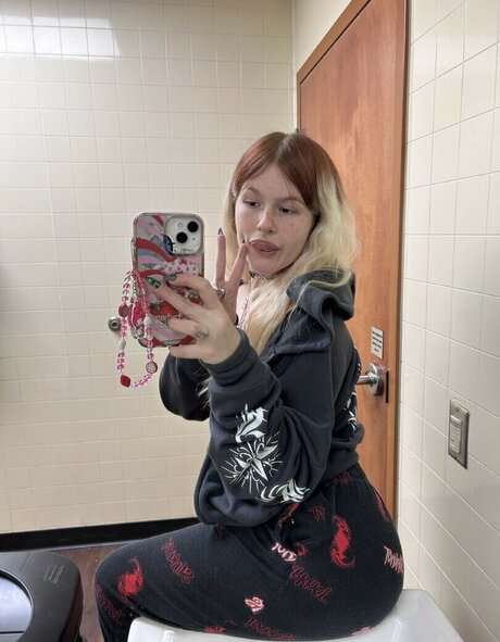 dishonestgirl joli modèle des photos