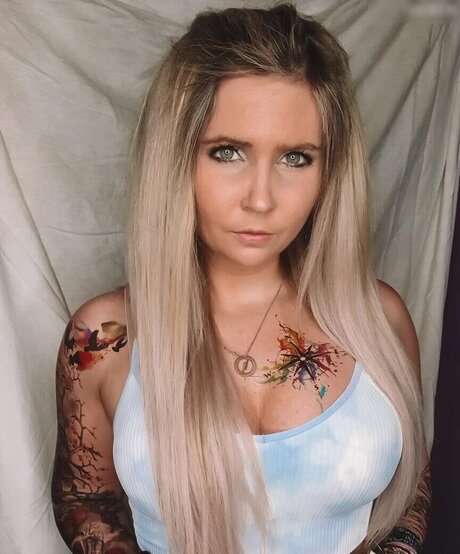 Nicole Miss opel étoile chaude photo