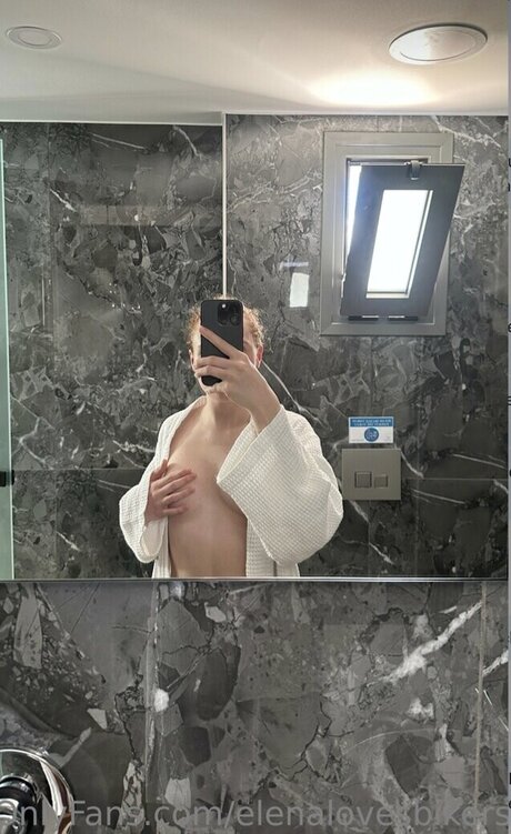 trio sous la douche onlyfans érotique en haute qualité images