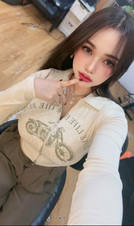 Olivea Hadid actrice libre galeries