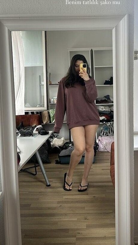 Hilal Fener étoile adulte images