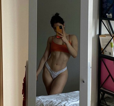 Hilal Fener modèle parfait archive