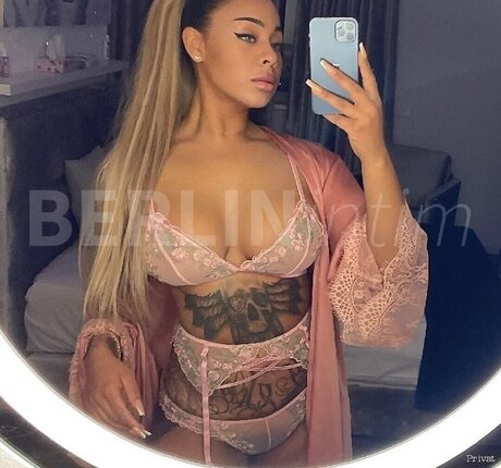 fans de transexuelles uniquement porno artistique image