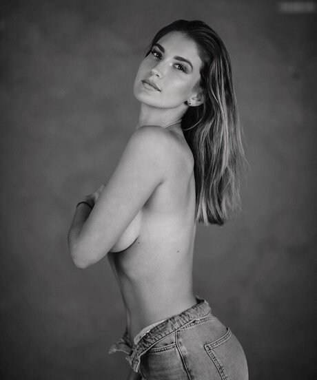 Susanna Giovanardi star du porno en haute qualité photos