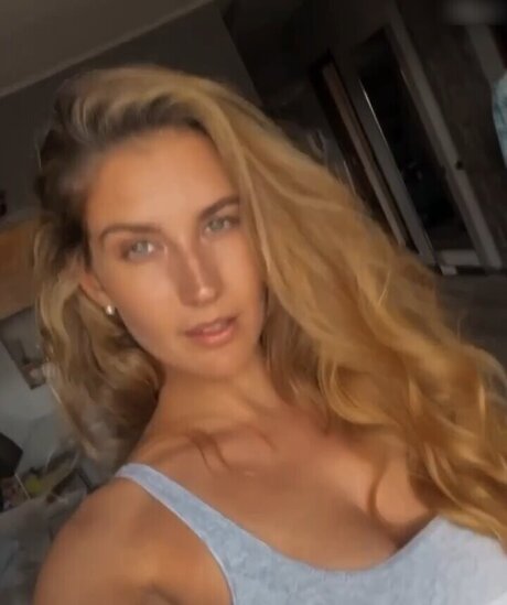 Susanna Giovanardi étoile sympa photo