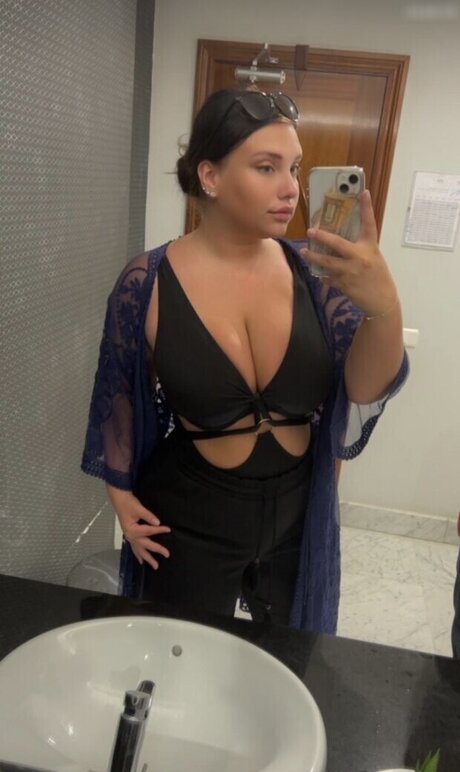 Lara Marie v__ art star du porno img