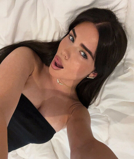 Clarissa Bea actrice sexy collection