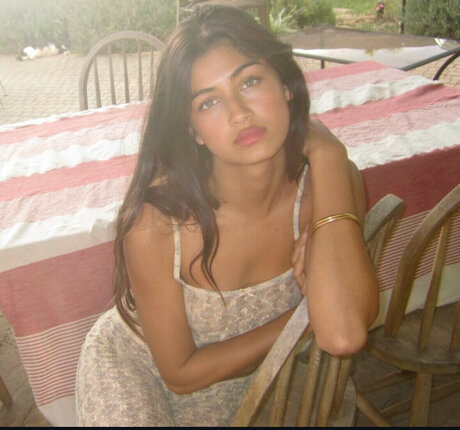 Meeya Dugied étoile érotique photos