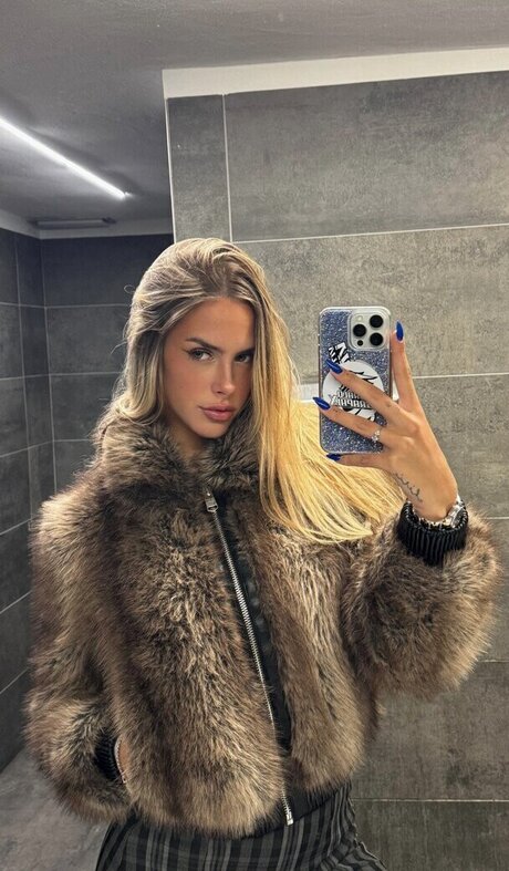 Elisa Pellegrino étoile chaude collection