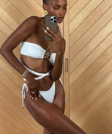 Jasmine Tookes étoile de l'art photo