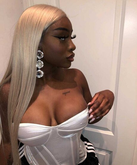 Sandra Lambeck sexe de star du porno galerie