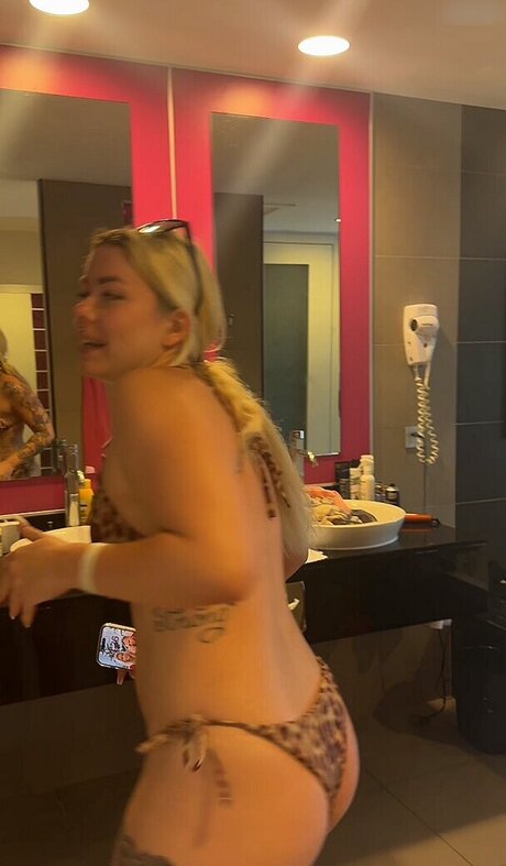 pawg blonde uniquementfans art de haute qualité images