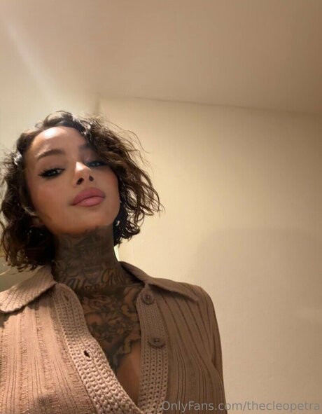 Cleo Petra étoile nue image