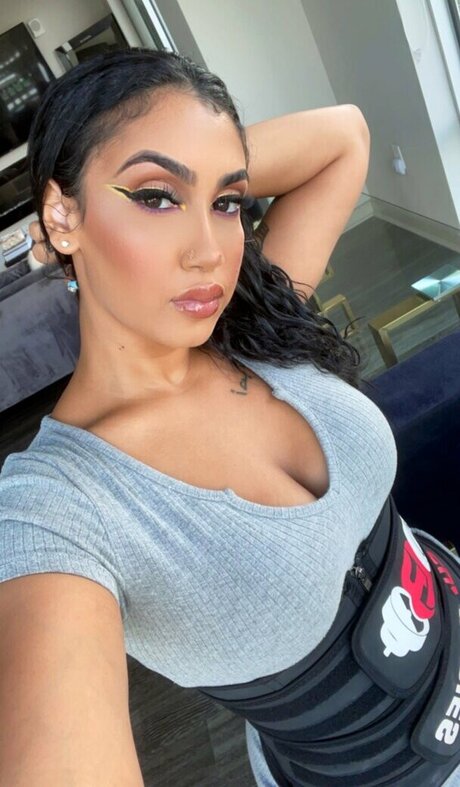 Queen Najia modèle parfait images