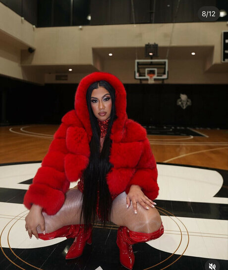 Queen Najia star du porno photo