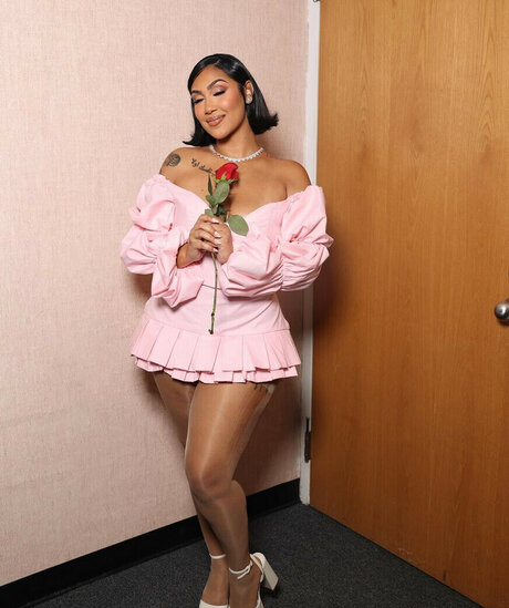 Queen Najia nus star du porno images