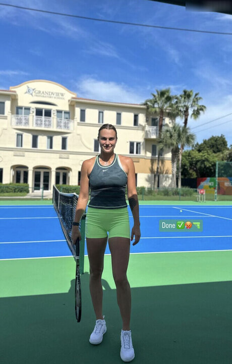 Aryna Sabalenka haut modèle des photos