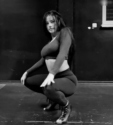 Ivana Santacruz star du porno en haute qualité photo