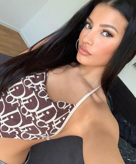 Ivana Santacruz modèle magnifique collection