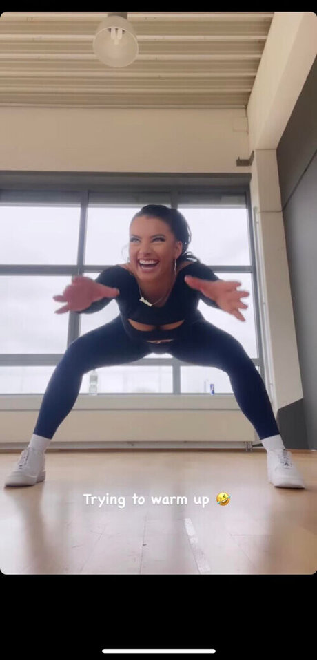 Ivana Santacruz star du porno en haute qualité img