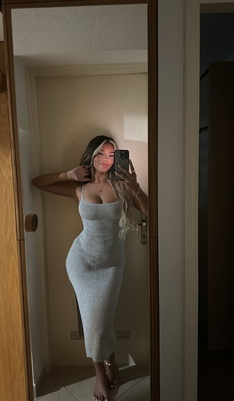 Almira Azemi étoile hd collection