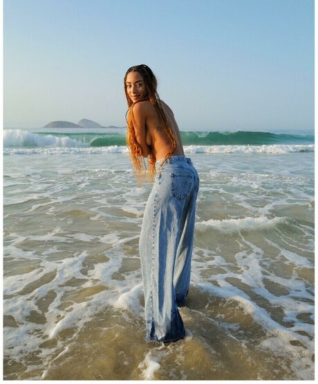 Yara Charry actrice érotique photo