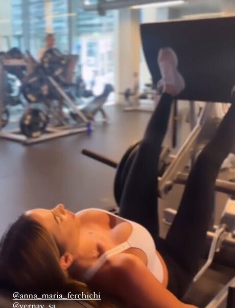 Anna Maria Ferchichi étoile nue des photos