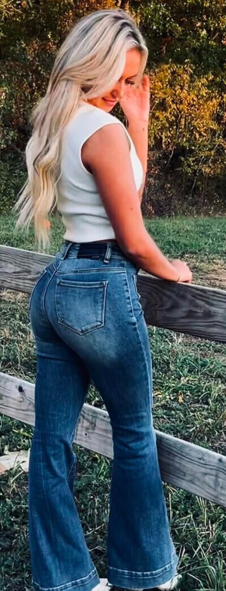 Kamryn Dockery mannequin galeries