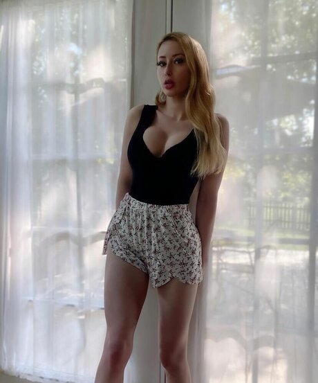 Alaina Taylor star du porno de haute qualité photos