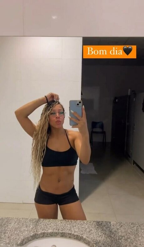 Lorrane Dos Santos étoile exclusive image