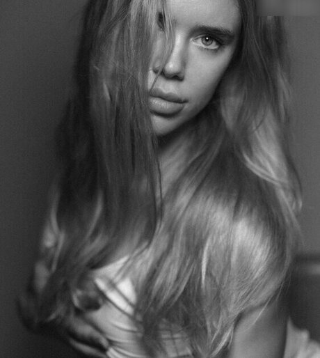 hollaura modèles nus archive