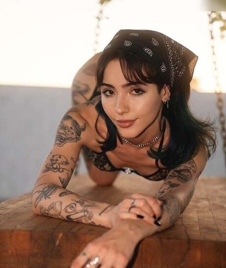 Kennedy Jaye étoile chaude images