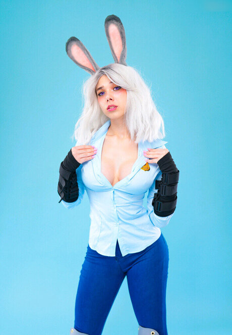 Lunas Dojo nus star du porno galeries