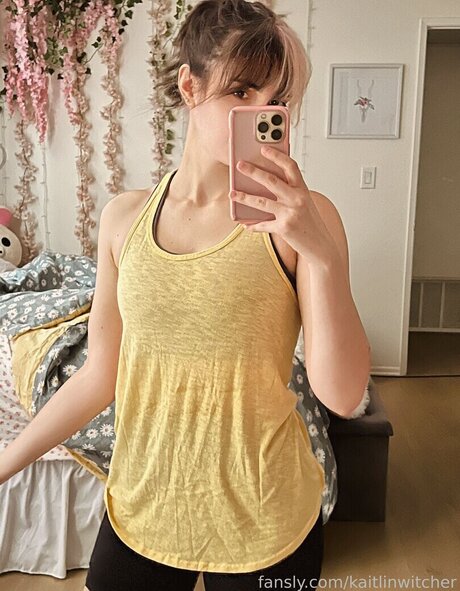 milf blonde aux courbes onlyfans meilleure exclusivité photos