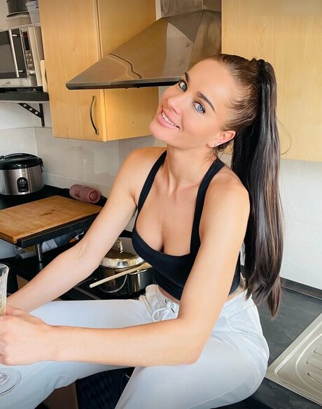 LeniYoung actrice libre galeries