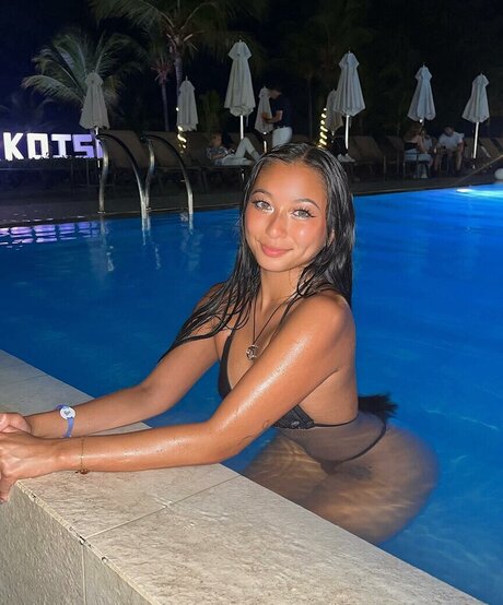 Courtney Luong star du porno hd img