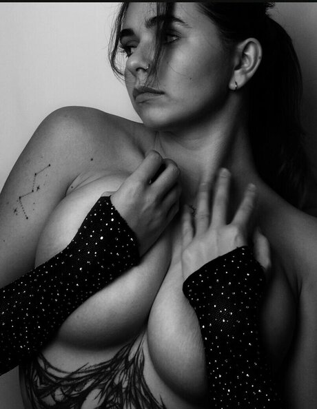 yulkachash étoile chaude galerie