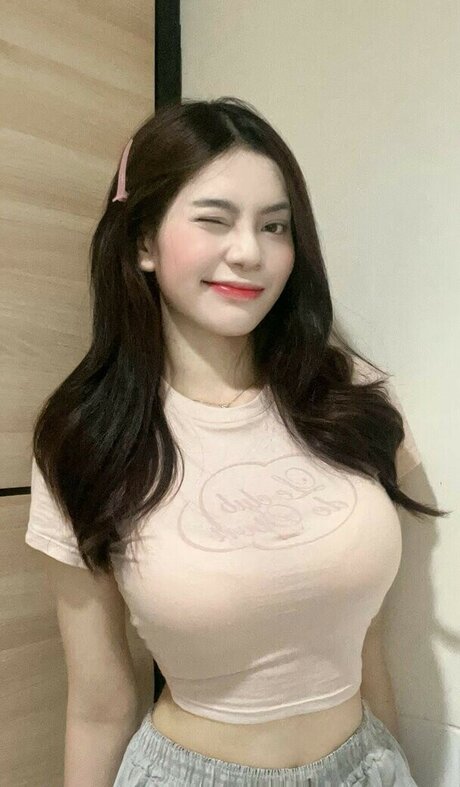 Niken Andalusi modèle de sexe image