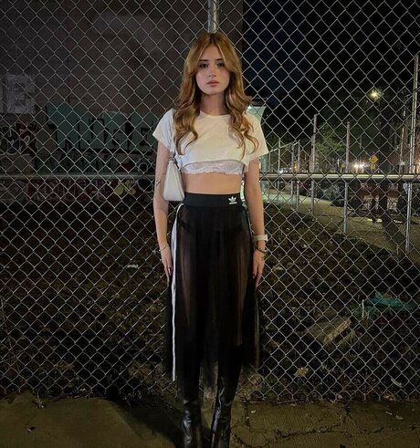 Emilykr0pp modèle sexy img