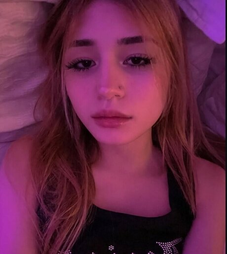 Emilykr0pp étoile nue archive