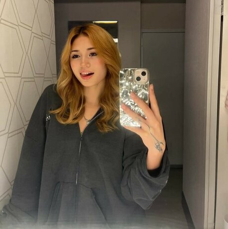 Emilykr0pp jolie star du porno photos