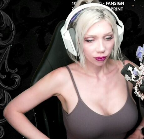 Intraventus actrice nue photo