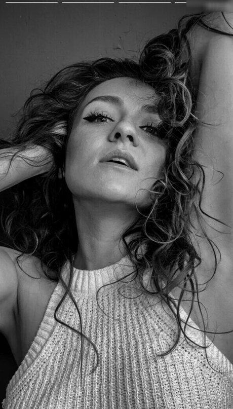 Regina Hixt modèle chaud photos