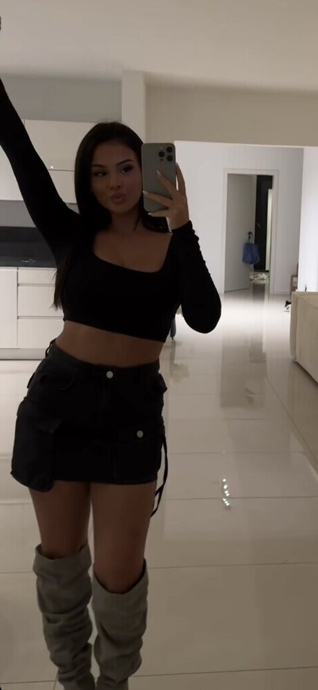 Jasmin Azizam étoile érotique images