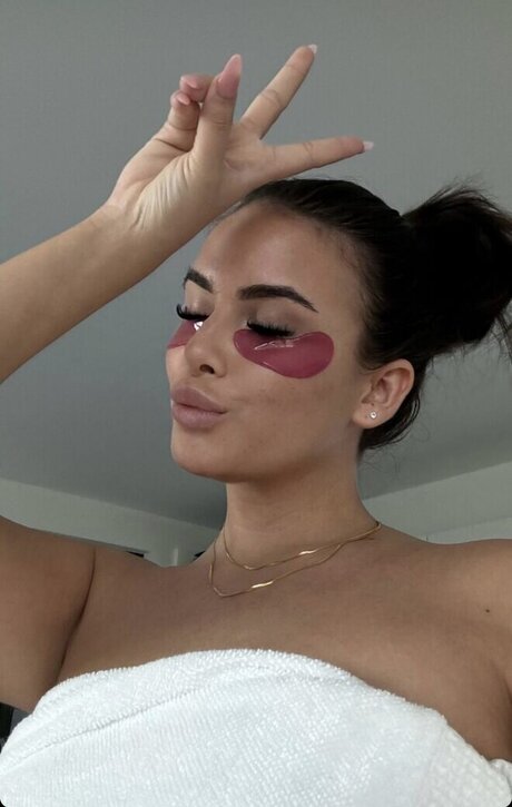 Jasmin Azizam modèle exclusif archive