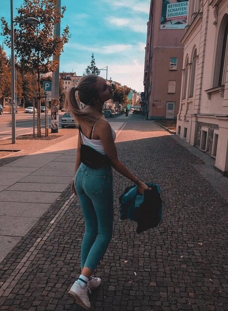 Lili Hamann star du porno en haute qualité img