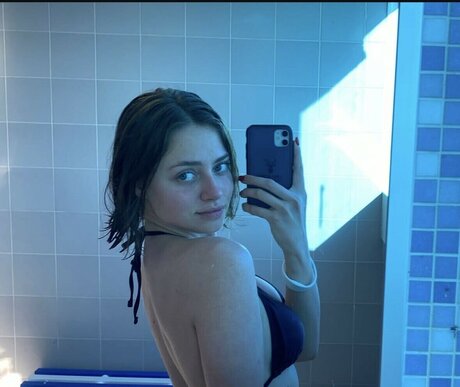 Kseniakisenia mannequin image