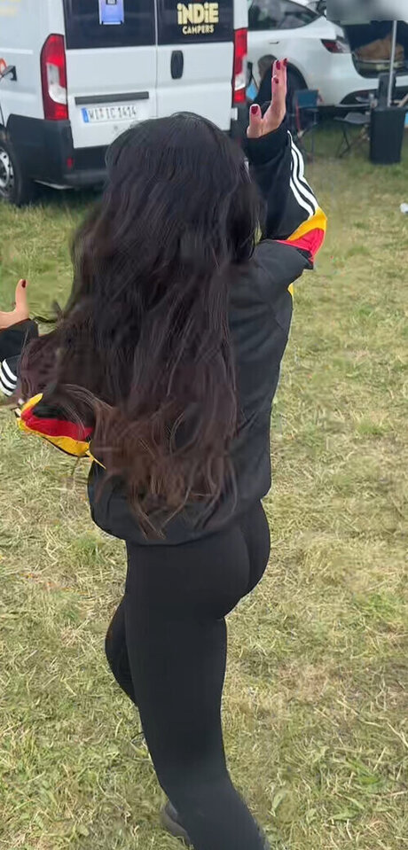 Emily Furz actrice érotique image