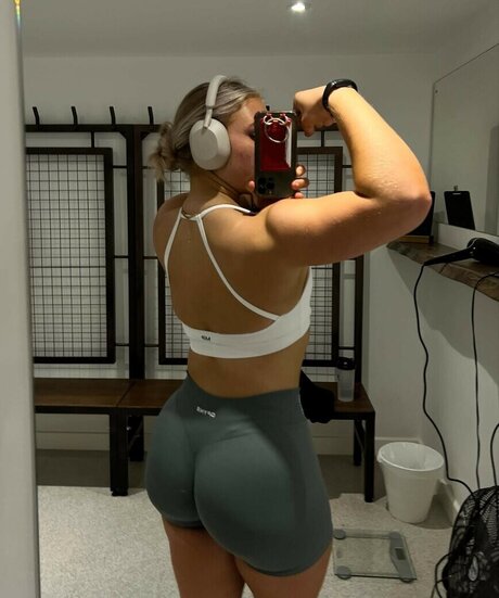 Izzy Swin actrice photo