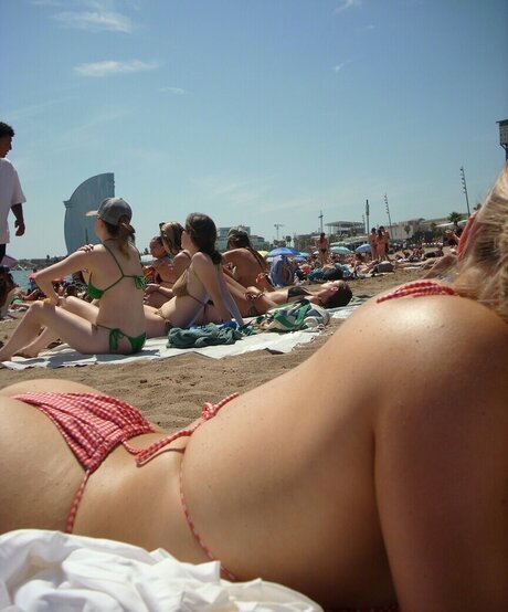 Izzy Swin modèle érotique des photos